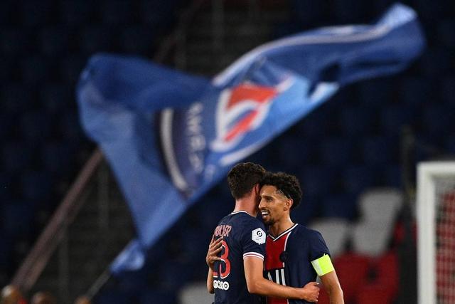 中国篮协官方:周琦加盟广东队 赵睿加盟新疆队