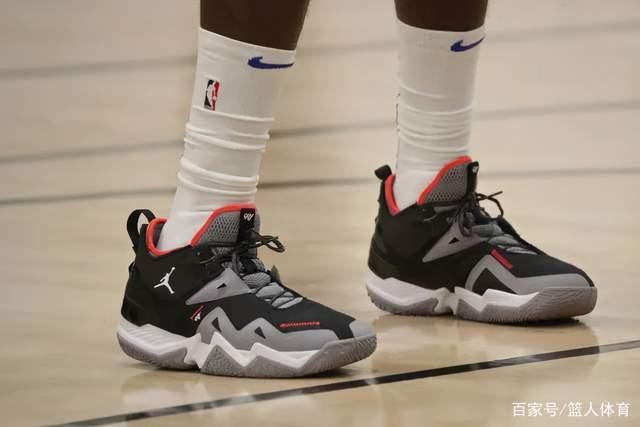 孙铭徽33分广厦胜肯帝亚 刘铮17分上海胜吉林